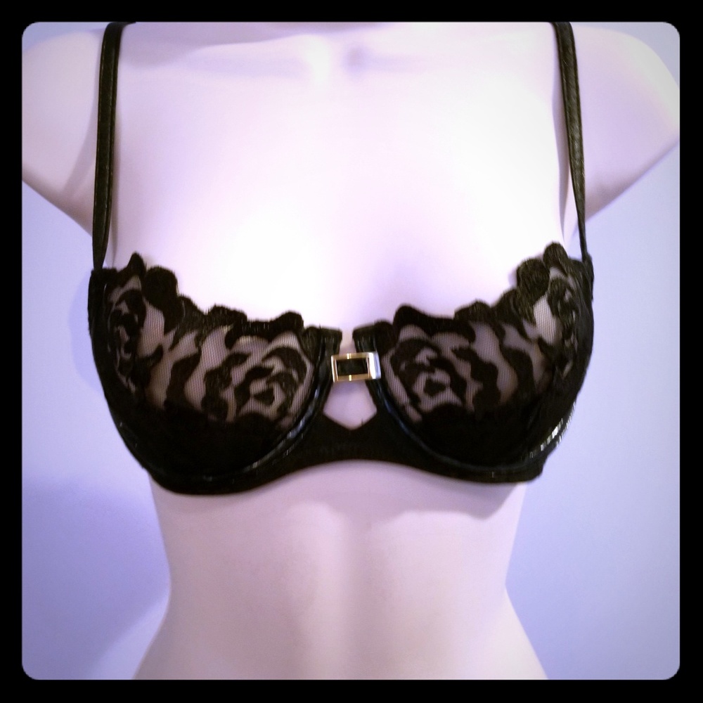 ❤❤VS Very Sexy Black Lace Shelf Bra - 34B
